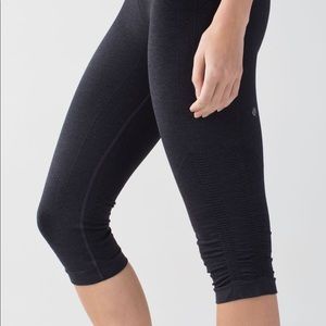 Lululemon Cropped In the flow leggings